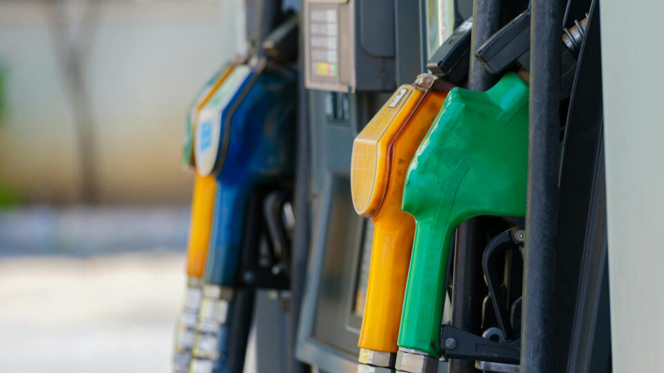 Taxer le pétrole ou libérer la consommation : le dilemme de 2026